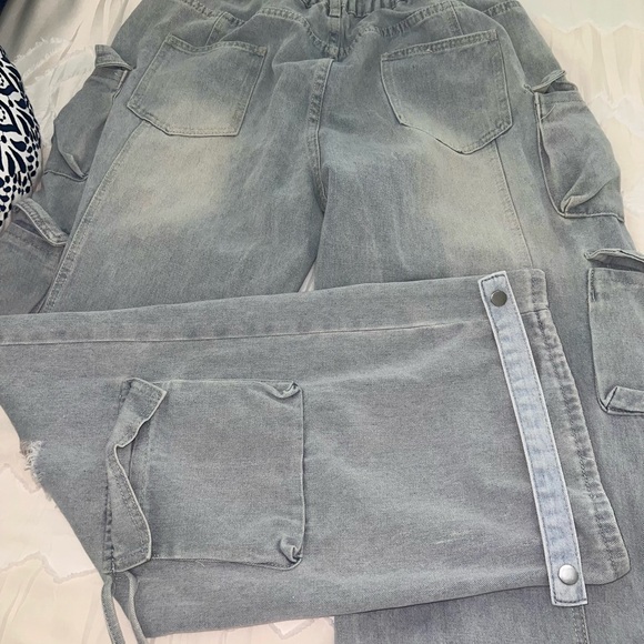 Stylish Light Blue Cargo Jeans for Women - Picture 11 of 12
